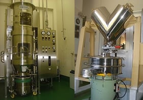 （左）流動層造粒機（右）V型ミキサー